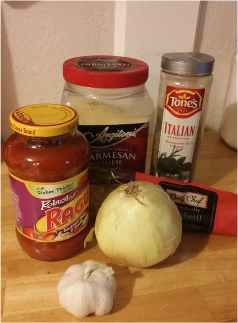 Spaghetti From A Jar, Best Tasting Spaghetti Sauce, Spaghetti With Canned Sauce, Ragu Spaghetti Recipes, Spaghetti Sauce Jar Recipe, Make Jarred Spaghetti Sauce Better, Make Jar Spaghetti Sauce Better, How To Spice Up Jar Spaghetti Sauce, Spaghetti Meat Sauce With Jar Sauce