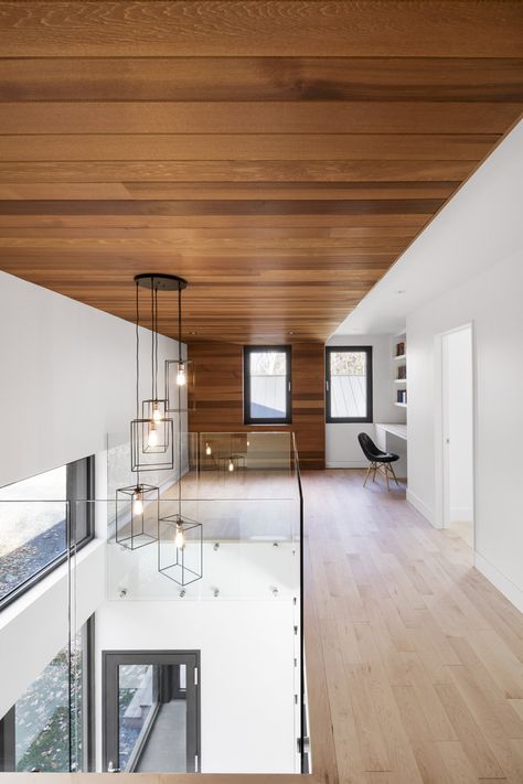 KL House by Bourgeois Lechasseur Architects Canadian House, Shingle House, Glass Railings, Clad Home, Pastel Bedroom, Timber Ceiling, Wooden Ceiling, Plafond Design, Light Wood Floors