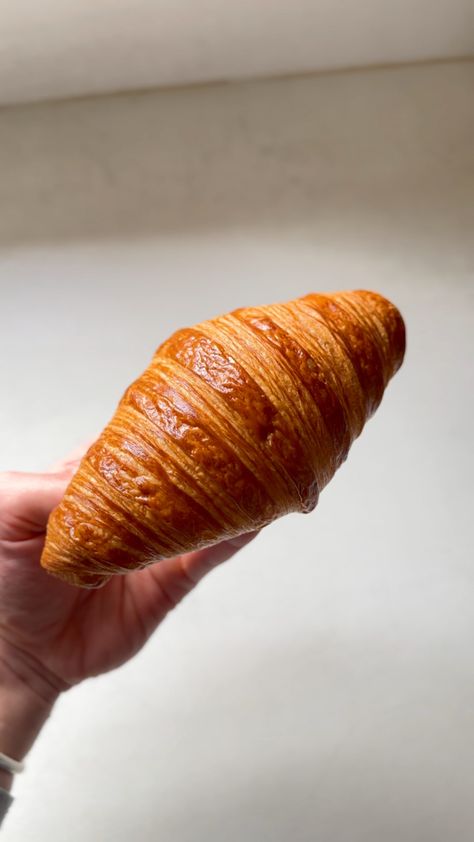 Authentic french croissants recipe. Follow this step-by-step recipe to get the perfect french croissants every time. Traditional Croissant Recipe, Matt Adlard, Classic Puff Pastry, French Croissants, Quick Rolls, Butter Block, French Croissant, Homemade Croissants, Croissant Recipe