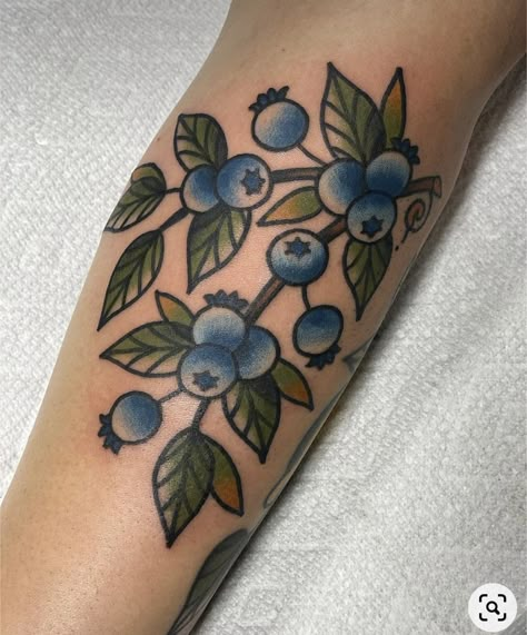 Strawberry Tattoo, Fruit Tattoo, Traditional Tattoo Inspiration, Food Tattoos, Western Tattoos, Daisy Tattoo, Vine Tattoos, Plant Tattoo, American Tattoos