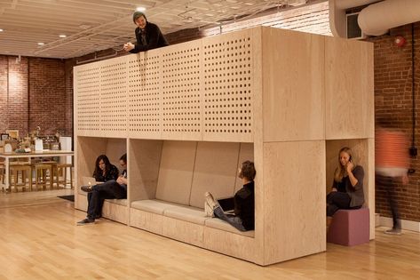 Airbnb Office, Modern Office Design, Workplace Design, Design Del Prodotto, Coworking Space, Work Environment, Call Center, Office Interior Design, Design Thinking