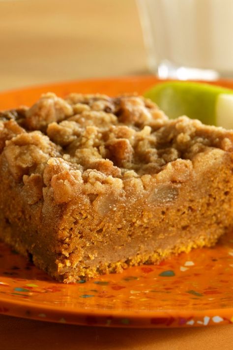 Looking for a delicious dessert option this fall? Try this pear & pumpkin snack cake! It's a super simple recipe great for breakfast, a snack, or packing in a lunchbox. Made with pumpkin, greek yogurt, and cinnamon! Perfect fall pumpkin dessert idea for a cozy fall day. This recipe is great to use as a self serve dessert option during Thanksgiving and is kid friendly as well. Pears are the fruit of the Fall season so be sure to check out USAPears.org for more recipe idea! Pumpkin Greek Yogurt, Pumpkin Snack Cake, Pear Dessert Recipes, Boxed Lunches, Fall Desserts Pumpkin, Snack Cake Recipe, Pumpkin Snack, Pear Dessert, Pumpkin Cake Recipes