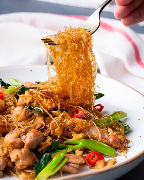 Thai Soy Sauce Glass Noodles (Pad See Ew Woon Sen) Pad Woon Sen Recipe Spicy, Chinese Glass Noodles, Glass Noodles With Chicken, Glass Noodle Sauce, Chicken Glass Noodles, Filipino Glass Noodle Recipes, Thai Glass Noodle Recipes, Marions Kitchen Recipes, Thai Glass Noodles