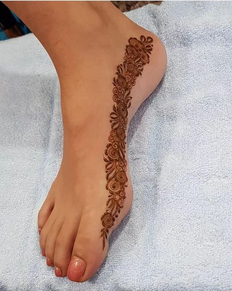 Palm Henna Design, Henna Design Easy, Mehndi For Beginners, Mehndi Tutorial, Aesthetic Mehndi, Leg Henna Designs, Traditional Mehndi, Palm Henna, Arab Countries