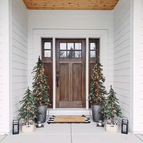 Exterior Chandelier, Exterior Pendant Lights, Neutral Holiday Decor, Outdoor Pendant Light, Christmas Entry, Front Door Christmas Decorations, Faux Christmas, Outdoor Pendant Lights, Christmas Front Porch