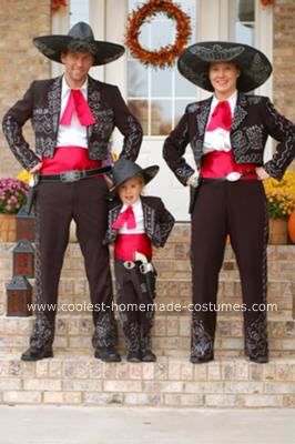 Homemade Three Amigos Group Costume: I had the idea of dressing up my family in a Homemade Three Amigos Group Costume for YEARS. It just took the right party for me to decide to get every Mariachi Band Costume, 3 Amigos Costume, Diy Mariachi Costume, Three Amigos Costume, Nola Halloween, Mariachi Costume, Hanson Family, Three Amigos, I Love Halloween