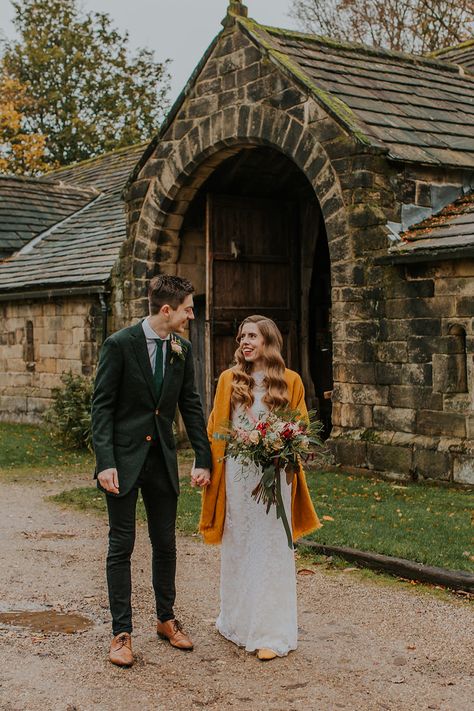 Simple & Unconventional Autumn Wedding in Mustard & Bu Green Tweed Groom Suit, Mustard Suit Men, Simple Autumn Wedding, Groom Suit Green, Winter Wedding Suit, Green Tweed Jacket, Tweed Groom, Green Tweed Suit, Jeans Wedding