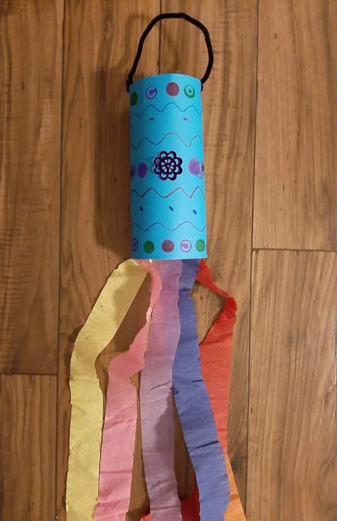 Wind Socks Diy Craft Ideas, Wind Craft For Kindergarten, Movement Crafts For Preschool, Windy Day Art Preschool, Windy Weather Crafts Preschool, Wind Art Preschool, Wind Crafts For Kids, Wind Socks For Kids Crafts, Wind Crafts For Toddlers