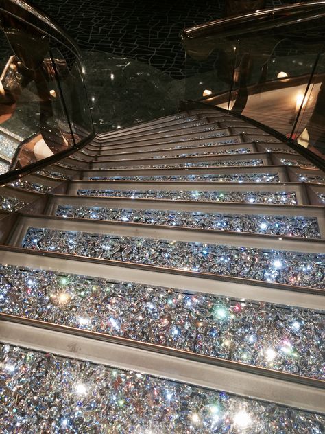 Diamond Staircase Stair Decorations, Decoration Stairs, Decorating Stairs, Painting Stairs, Bling Aesthetic, Stairs Decoration, Hellboy Tattoo, Luxury Stairs, Hammock Chairs