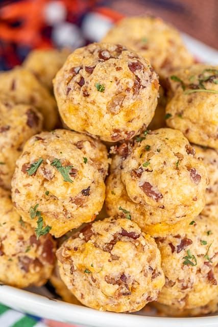 Bacon Puffs Recipe, Bacon Puffs, Bacon Biscuits, Football Friday, Morning Recipes Breakfast, Bacon Appetizers, Plain Chicken, Sausage Balls, Cheesy Bacon