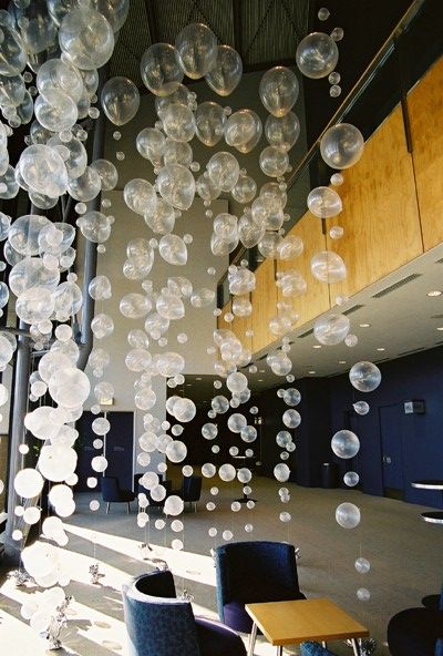 Bubble Strands | Balloons etc This would make for a cool backdrop!! Princess Valentines, Deco Champetre, Bubble Party, Birthday Bar, Ocean Party, Sea Birthday Party, Diy Balloon Decorations, Diy Balloon, Under The Sea Theme