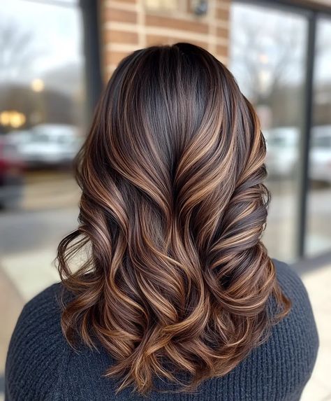 51 Stunning Dark Brown Balayage Hair Color Ideas For Autumn - Hair Trend Guide Light Dark Hair, Hair Color Ideas For Autumn, Dark Brown Balayage Hair, Blonde Balayage Honey, Soft Blonde Highlights, Brown Balayage Hair, Balayage Styles, Stylish Hair Colors, Dark Brown Balayage