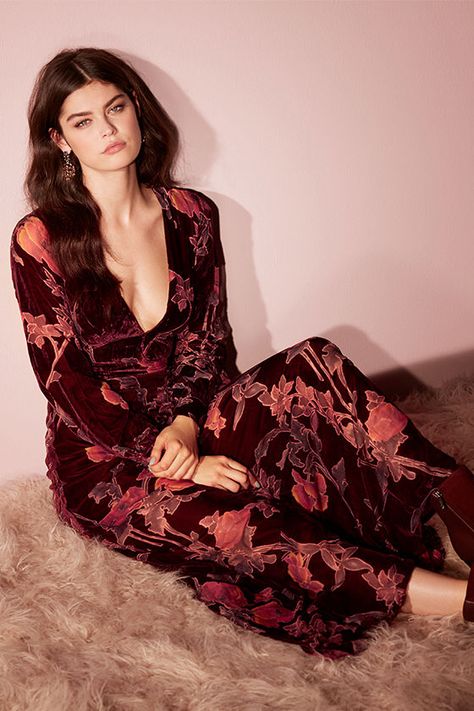 Bring Back the Velvet Trend! 70s Velvet Dress, Aunt Zelda, The Chilling Adventures Of Sabrina, Velvet Trend, Chilling Adventures Of Sabrina, Velvet Party Dress, Boho Beauty, 2020 Fashion Trends, Burgundy Velvet