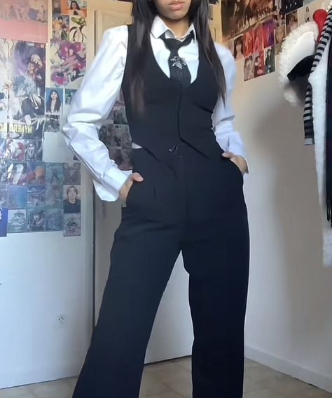 Open Suit Women, Fem Formal Outfits, Masc Women Hoco Outfits, Tomboy Formal Outfits Prom, Woman Formal Suits, Black Tie Lesbian Outfit, Women In Suit Poses, Masculine Homecoming Outfits For Women, Hitman Outfit Female