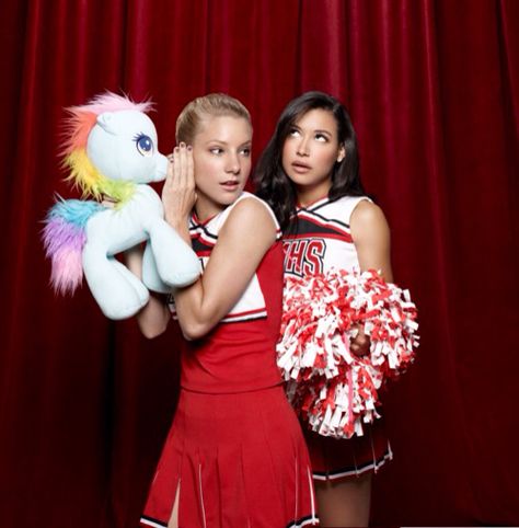 Omg A Hit Tweet, Brittany Pierce, Brittany And Santana, Naya Rivera Glee, Super Couple, Heather Morris, Glee Fashion, Freaking Hilarious, Brenda Song