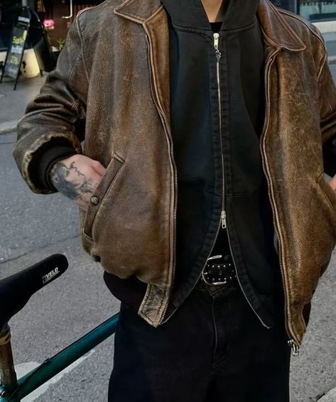 Cool Mens Fashion, Grunge Mens Fashion, Masc Fashion, Masculine Fashion, Leather Jacket Outfits, Men Fashion Casual Outfits, Streetwear Men Outfits, Brown Leather Jacket, Streetwear Outfits