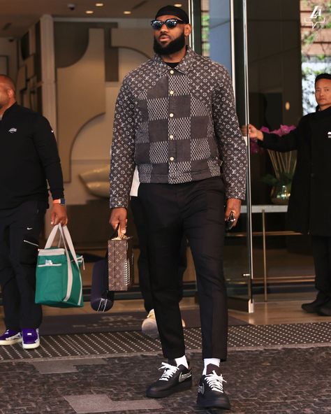 Lebron James Outfits, Mens Smart Casual Outfits, Black Men Fashion Casual, Dapper Dudes, Black Men Fashion Swag, Save Outfits, Street Fashion Men Streetwear, Mens Outfit Inspiration, Men's Casual Style