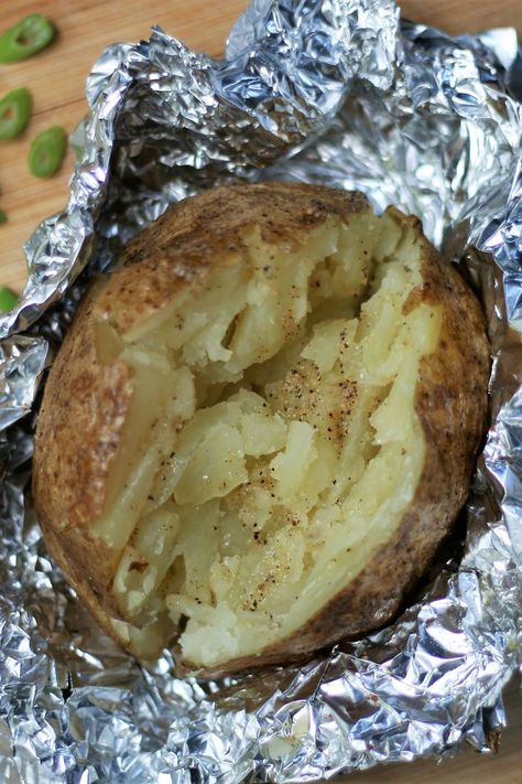 Oven Baked Potatoes In Foil, Easy Baked Potatoes, How To Make Baked Potatoes, Baked Potatoes In The Oven With Foil, Bake Potato, Potato Baked, Baked Potatoes Without Aluminum Foil, Baked Potato No Foil, Oven Baked Potato