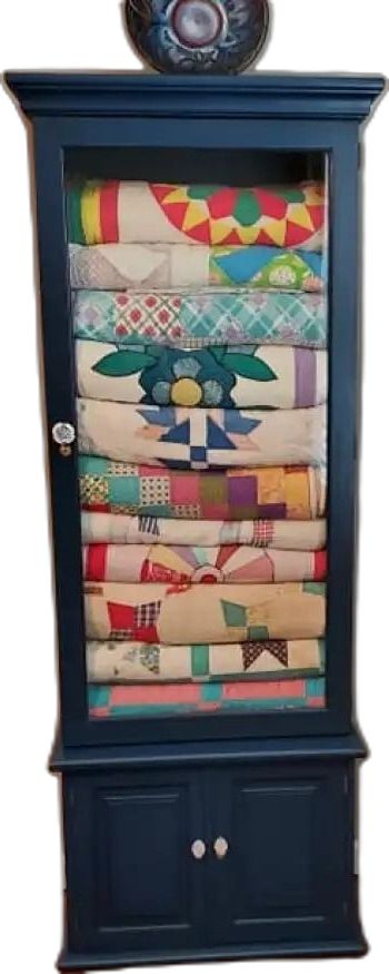 9 Unique Quilt Display Ideas Quilt Display Ideas Creative, Storing Quilts Storage Ideas, Crochet Blanket Display Ideas, How To Display Old Quilts, Displaying Quilts Ideas, Quilt Cabinet Display, Quilt Rack Ideas, Blanket Display Ideas, Quilt Display Ideas