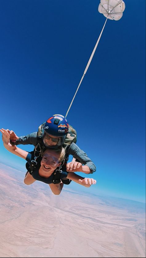 Skydiving Pictures, Dangerous Sports, Sky Diving, Extreme Adventure, Fall Break, Sports Aesthetic, Summer Icon, Thrill Seeker, Skydiving