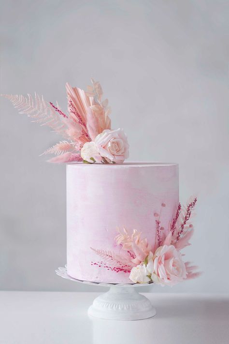 Pink Bridal Cake, Pink And White Bridal Shower Cake, Boho Pink Birthday Cake, Cake Artificial Flowers, Flower Bridal Shower Cake, Pink Bridal Shower Cake Ideas, Black White And Pink Cake, One Tier Cake With Flowers, Boho Chic Cake Ideas