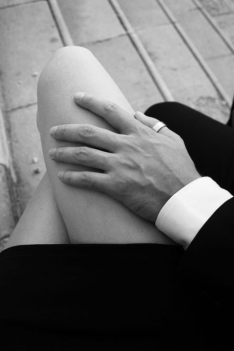 submissivedreamer: It’s such a simple touch. It might not even seem sexual to the inexperienced eye. But lets be honest here. That hand right there? It’s subtly screaming, “Mine.” Addicted Series, Male Hands, Love And Lust, How To Pose, Touch Me, Fifty Shades, Kiss Me, No. 2, Hands On