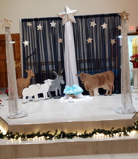 Children Christmas program 2021 Christmas Play Set Design, Christmas Program Decorations School, Christmas Program Decorations, Nativity Props, Christmas Plays For Kids, Nativity Backdrop, Christmas Program Ideas, Christmas Stage Decorations, Christmas Nativity Scene Diy