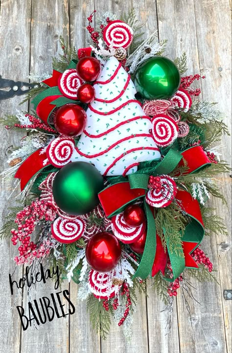 Wreaths With Mesh, Peppermint Wreath, Salt Shaker Snowman, Front Door Decor Christmas, Christmas Crafting Ideas, Sugarplum Christmas, Holiday Baubles, Door Decor Christmas, Christmas Wreath Decor