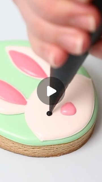 Spring Sugar Cookies Decorated, Easter Cookies Decorated, Little Cookie Co, Easter Sugar Cookies Decorated, Cookies Decoration, Easter Sugar Cookies, Easter Cookie, Spring Cookies, Cookie Tutorials