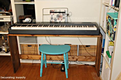 piano stand, diy, keyboard stand, ikea hack Piano Stand Diy, Diy Keyboard Stand, Piano Corner, Diy Piano, Thrifting Diy, Floor Piano, Piano Table, Diy Keyboard, Piano Stand