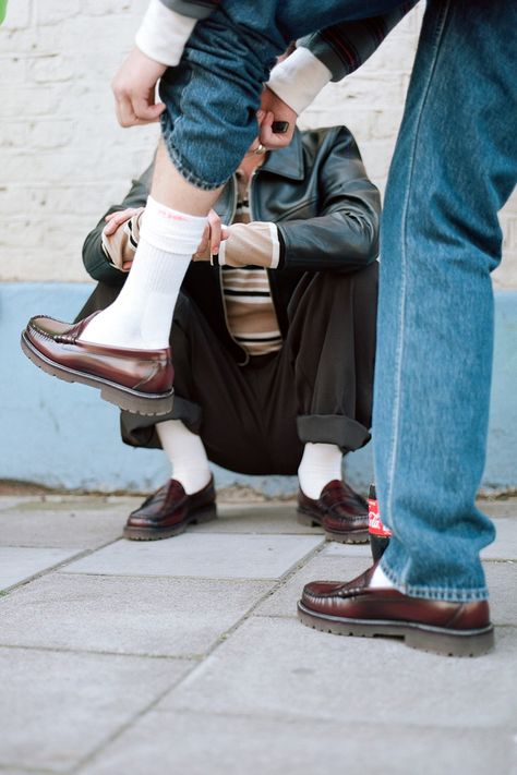 Burgundy Loafers Outfit, Chunky Loafers Outfit, Penny Loafers Outfit, Loafers Men Outfit, Oversize Denim Jacket, Loafers And Socks, Baggy Jean Shorts, Danielle Brooks, Gabby Douglas