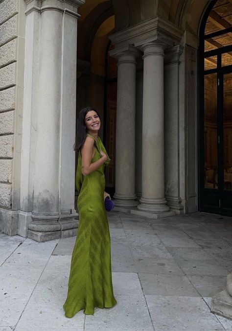 Green Wedding Guest Dress Dark Red Long Dress, Green Wedding Guest Dress, Green Wedding Guest Dresses, Black Wedding Guest Dresses, Blue Wedding Guest Dresses, Wedding Guest Dress Trends, Summer Wedding Guest Dress, Green Satin Dress, Long Party Dress