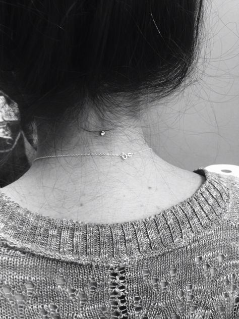 I love it (: Neck dermal Back Of Neck Dermal Piercing, Dermal Anchor Piercing, Neck Percinings, Neck Dermal, Neck Dermal Piercing, Nape Piercing, Neck Piercing, Anchor Piercing, Microdermal Piercing