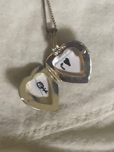 Heart Shaped Locket Aesthetic, Heart Locket Necklace Aesthetic, Heart Locket Necklace Picture, Locket Necklace Aesthetic, Locket With Picture Inside Aesthetic, Heart-shaped Locket Necklace For Keepsakes, Disney Descendants, Grunge Aesthetic, Locket Necklace