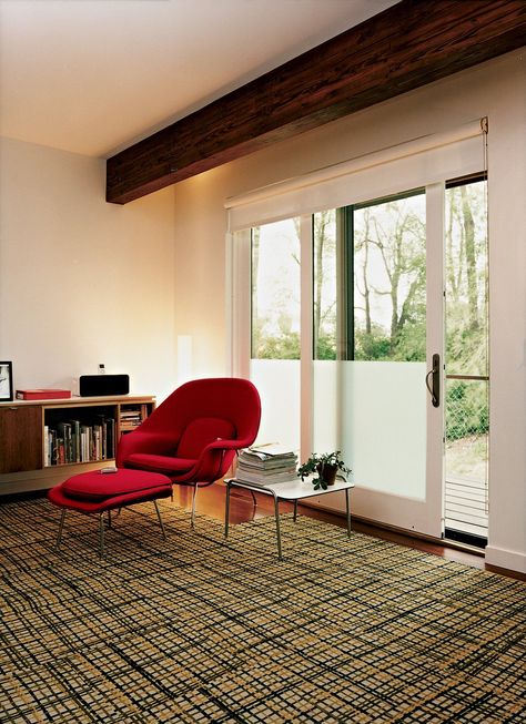 Photo 5 of 10 in Design Classic: Eero Saarinen's Womb Chair from Affordable, SIP-Built Family Home in Kansas City - Dwell Knoll Womb Chair, Saarinen Womb Chair, Small Office Space, Womb Chair, Small Space Office, Eero Saarinen, Red Walls, Design District, Loft Spaces