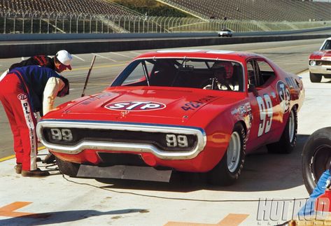 When Nascar Mattered Plymouth Cars, Nascar Cars, Classic Race Cars, Nascar Race Cars, Auto Retro, Stock Car Racing, Old Race Cars, Vintage Nascar, Vintage Race Car