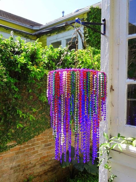 Mardi Gras Centerpieces, Mardi Gras Crafts, Mardi Gra, Wreath Frames, Mardi Gras Wreath, New Orleans Mardi Gras, Mardi Gras Decorations, Mardi Gras Beads, Mardi Gras Party