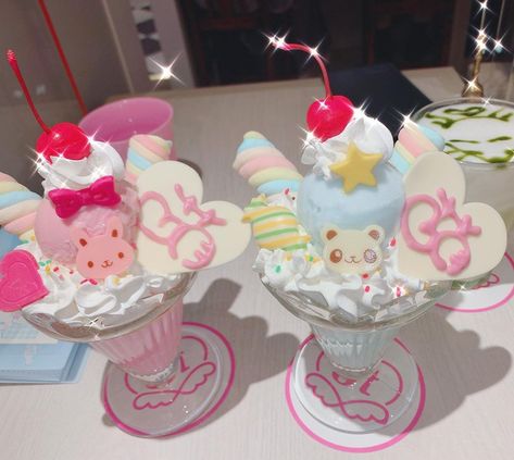 Red Black Wallpaper, Dark Manga, Dessert Parfait, Photo Polaroid, Kawaii Dessert, Kawaii Cooking, Cute Snacks, Cute Cafe, Japanese Dessert