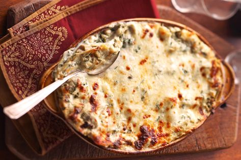 Baked Lasagna Recipe, Artichoke Lasagna, Lasagna Bake, Lasagna Recipes, Traditional Lasagna, Vegetarian Lasagna, Menu List, Winter Dishes, Cheesy Recipes