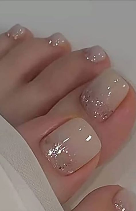 New Years Pedicure, Dark Skin Nail Polish, Feet Nail Design, Elegance Dress, Outfit Art, Bridal Nail Art, Spring Nail Designs, Pedicure Designs, Fingernail Polish