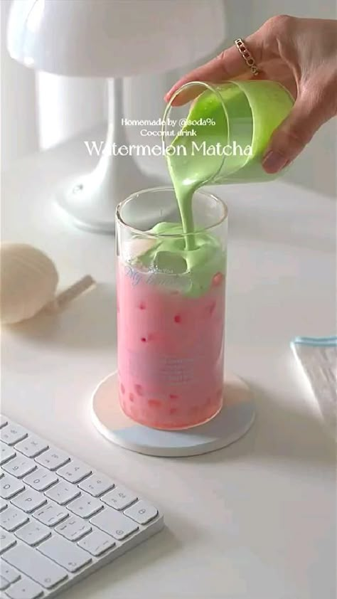 Watermelon Matcha, Soft Drinks Recipes, Bubble Tea Recipe, Iced Drinks Recipes, Resep Smoothie, Homemade Foods, Good Things In Life, Matcha Drink, Drink Recipes Nonalcoholic