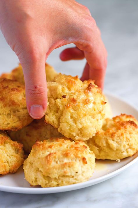 Easy Cheese Drop Biscuits Cheese Drop Biscuits, Homemade Drop Biscuits, Cheese Drawing, Easy Drop Biscuits, Almond Flour Biscuits, Drop Biscuits Recipe, Flour Biscuits, Homemade Biscuits Recipe, Lectin Free