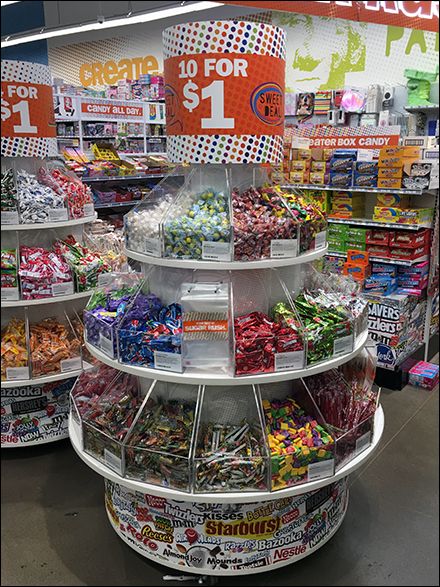 Retail Snack Display Ideas, Retail Candy Display Ideas, Bulk Candy Display, Small Candy Store Design, Candy Store Ideas, Candy Shop Ideas, Candy Display Ideas, Candy Storage Ideas, Candy Store Design