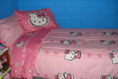 MI CAMA Sanrio Bed, Sanrio Bedroom, Sanrio Room, Hello Kitty Bedroom, Hello Kitty Bed, Hello Kitty Aesthetic, Ideas Hogar, Cute Room Ideas, Hello Kitty My Melody