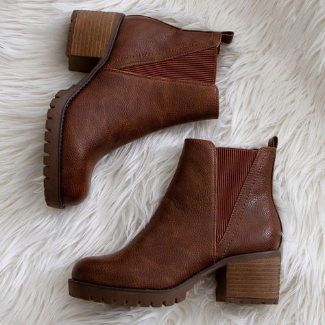 Clothing Wardrobe, Dr Shoes, Clothing Staples, Trendy Boots, Mia Shoes, Brown Booties, Slouchy Beanie, Accessories Clothing, Boots Fall