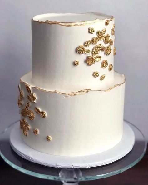 Gold Edge Cake, Rustic Cake Design, Dessert Inspiration, Wedding Cake Design, Rustic Cake, Unique Wedding Cakes, Elegant Cakes, Bake Shop, Wedding Cake Designs