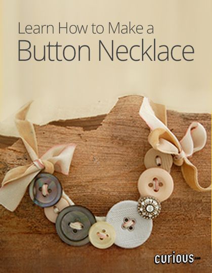 This button necklace is an adorable, quick and easy DIY gift! No special expertise is required, just some buttons, ribbon and a little finesse. Button Projects, Button Creations, Buttons And Bows, Button Ideas, Button Craft, Button Necklace, Button Bracelet, Diy Buttons, Easy Diy Gifts