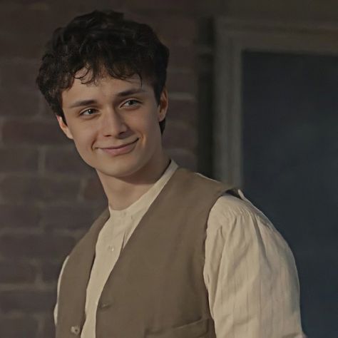 #Anne_with_an_e #Awae Gilbert Blythe Photo, Gilbert Blythe Actor, Gilbert Blythe Aesthetic, Lucas Zumann, Crush Cake, Lucas Jade Zumann, Anne Gilbert, Anne White, Gilbert And Anne