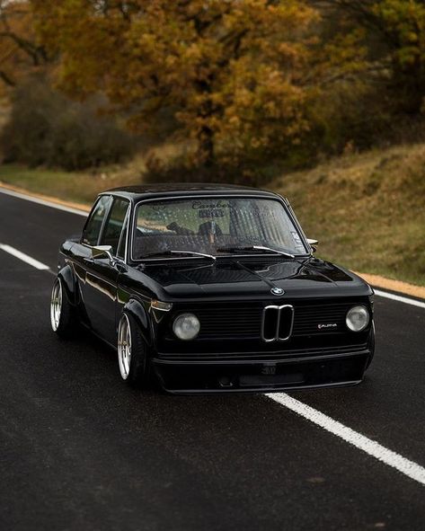 Old Bmw, Bmw 2002 Tii, Bmw Classic Cars, Bmw Classic, Bmw 2002, Diesel Cars, Classy Cars, Bmw E30, German Cars