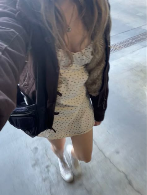 woman with brown hair walking taking a selfie wearing a short white brandy melville dress with blue flowers and a black purse and white converse Brandy Melville Arianna Dress, Brandy Dress Outfits, Brandy Melville Dress Outfit, Brandy Dress, Brandy Melville Dress, Downtown Outfits, Dress Aesthetic, Hippie Outfits, Fit Inspo